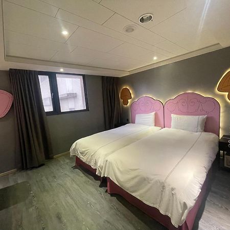 Check Inn Taichung Wenxin Zhongqing Экстерьер фото