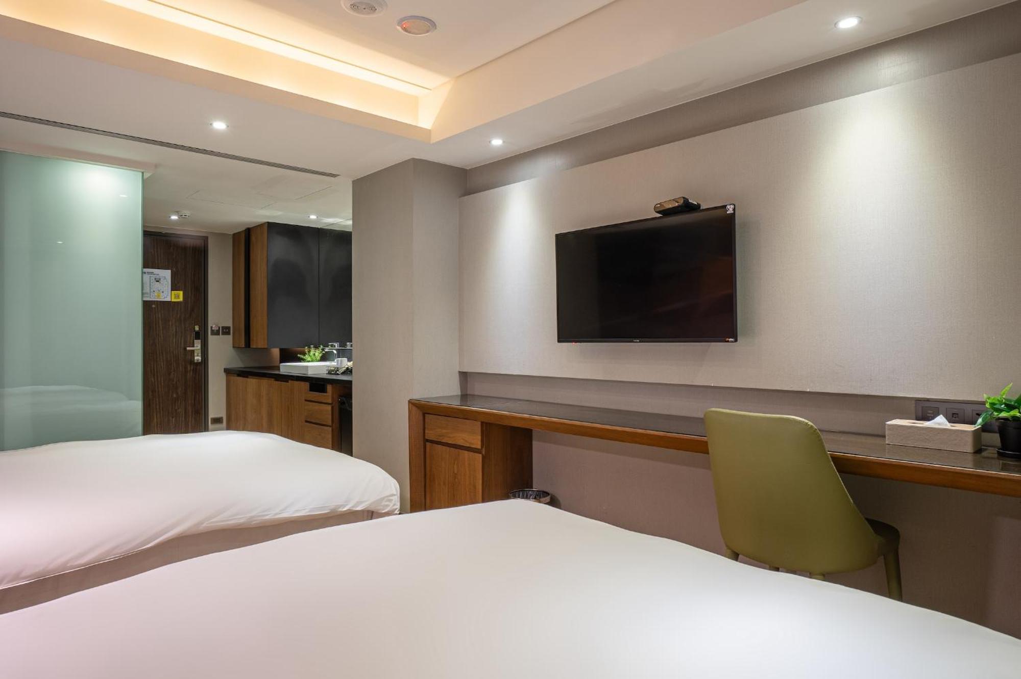 Check Inn Taichung Wenxin Zhongqing Экстерьер фото