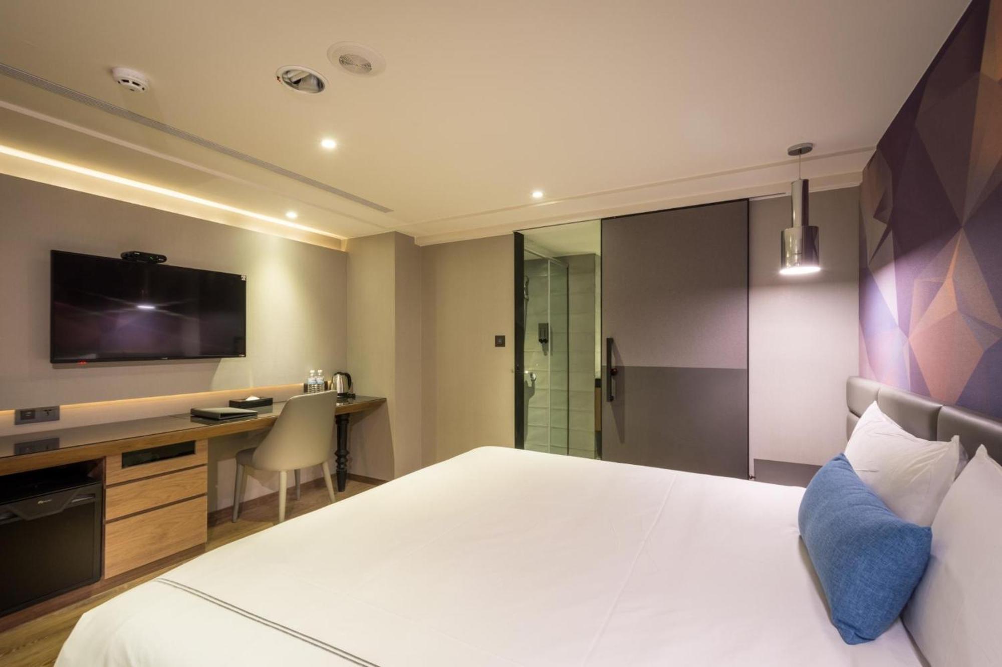 Check Inn Taichung Wenxin Zhongqing Экстерьер фото