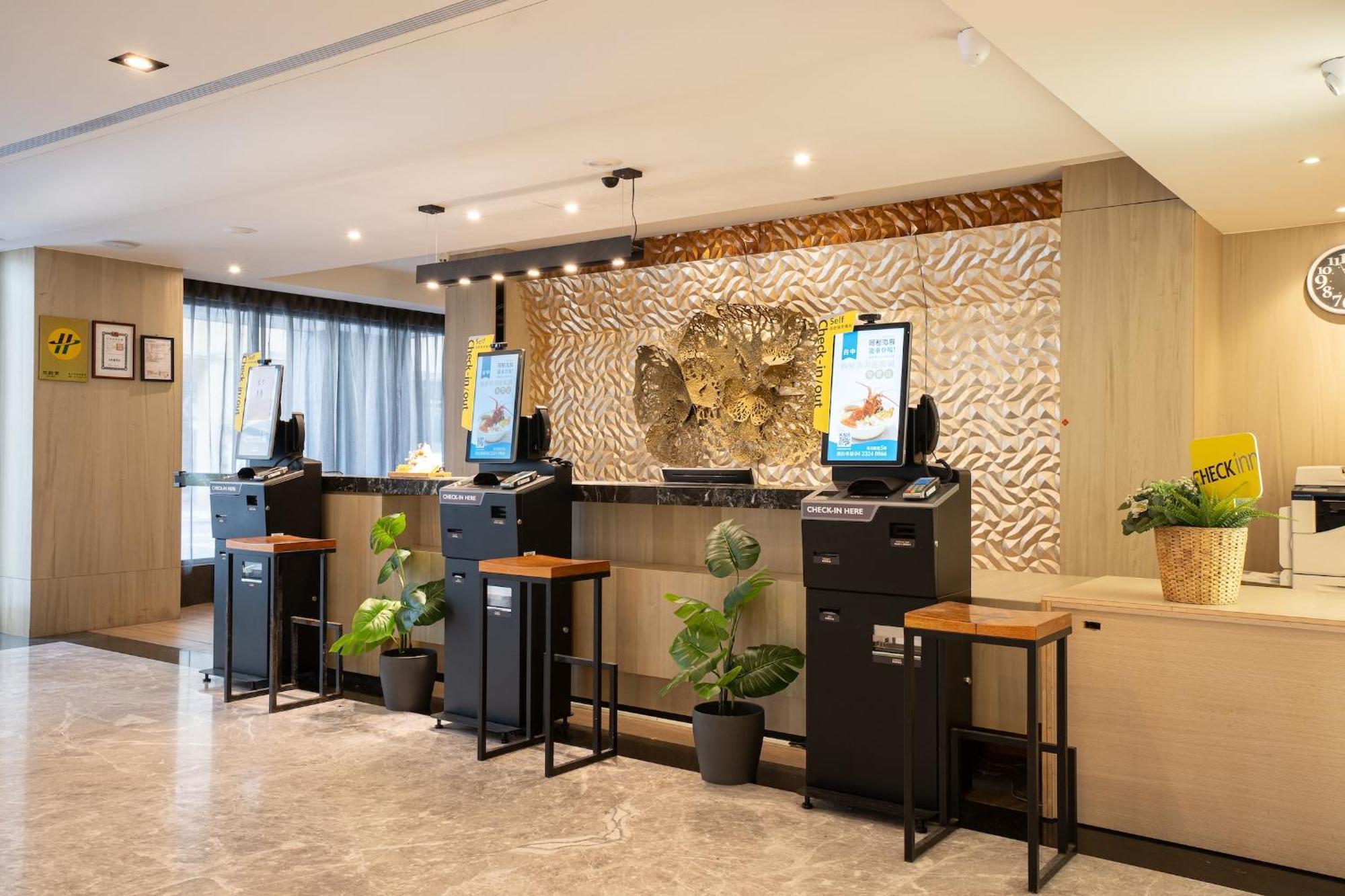 Check Inn Taichung Wenxin Zhongqing Экстерьер фото