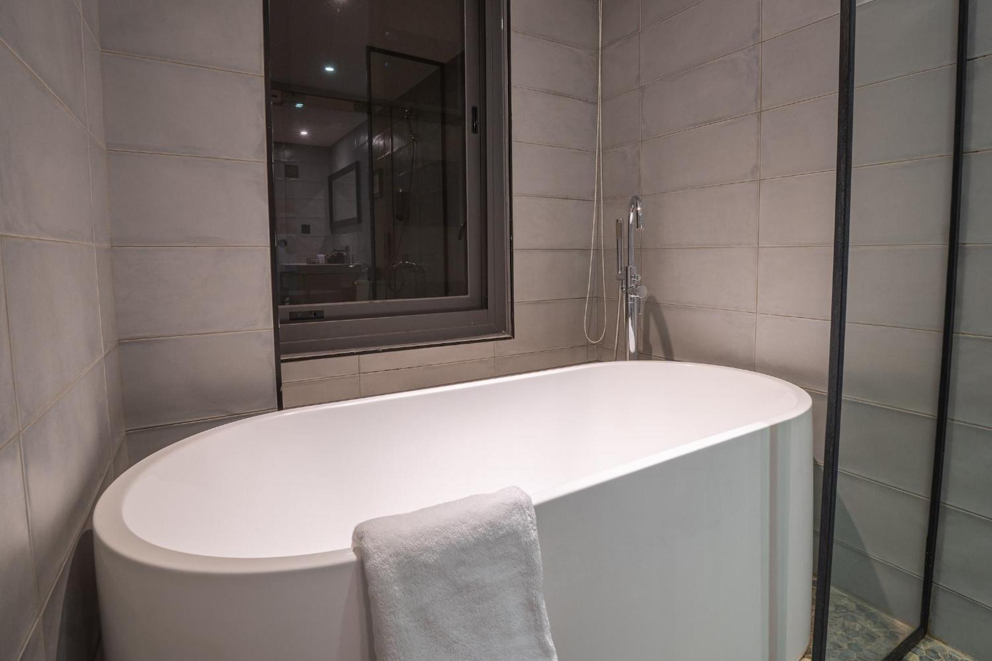 Check Inn Taichung Wenxin Zhongqing Экстерьер фото