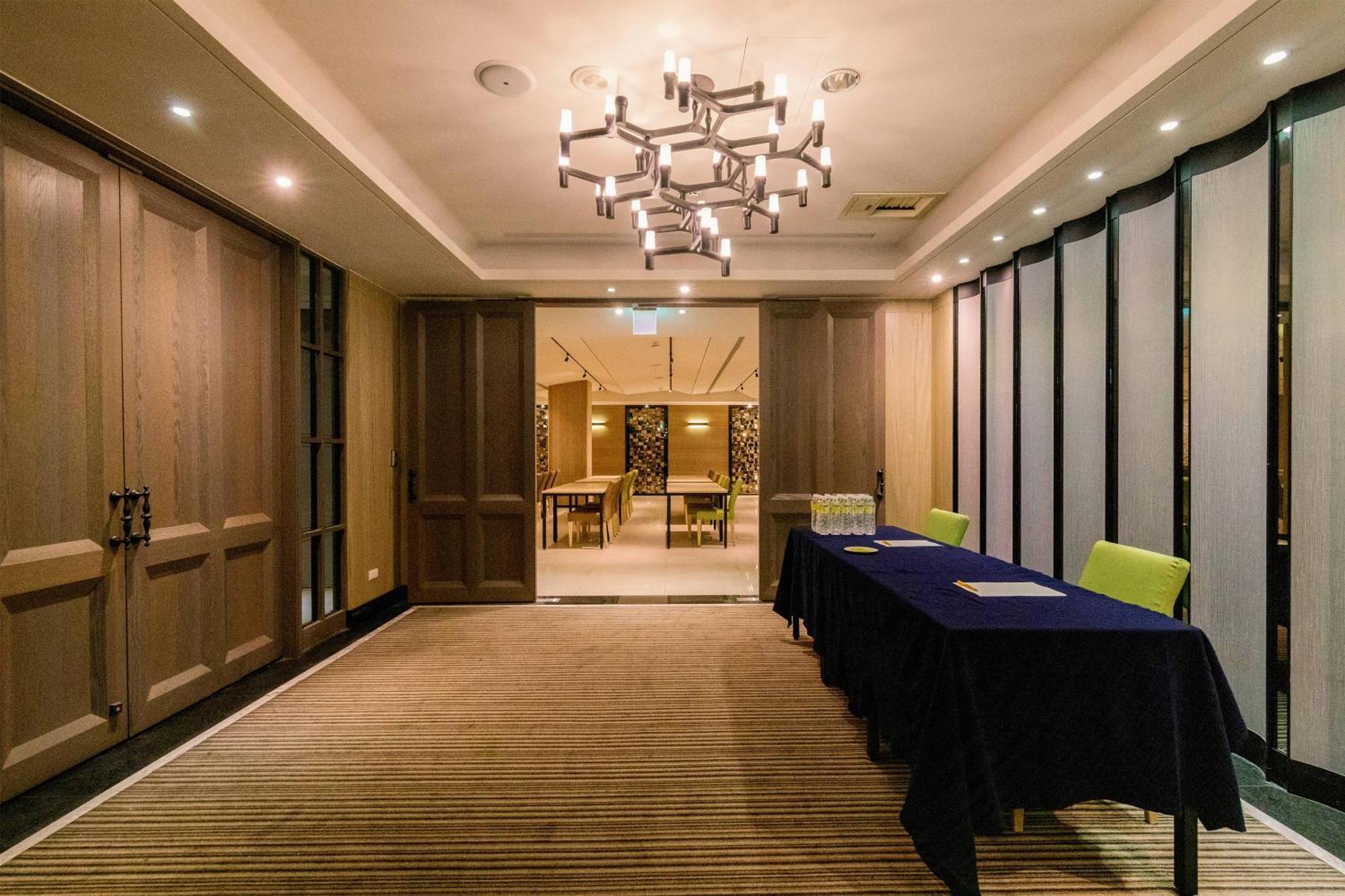 Check Inn Taichung Wenxin Zhongqing Экстерьер фото