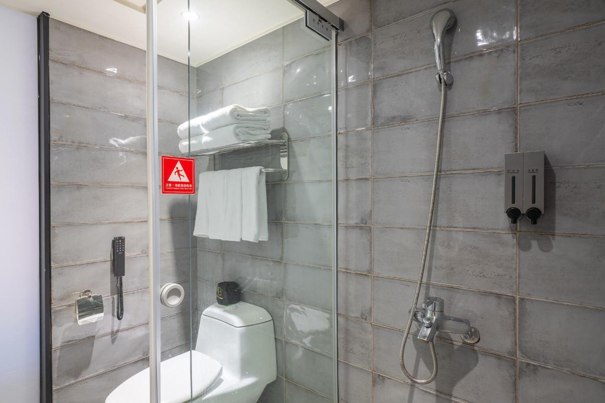 Check Inn Taichung Wenxin Zhongqing Экстерьер фото