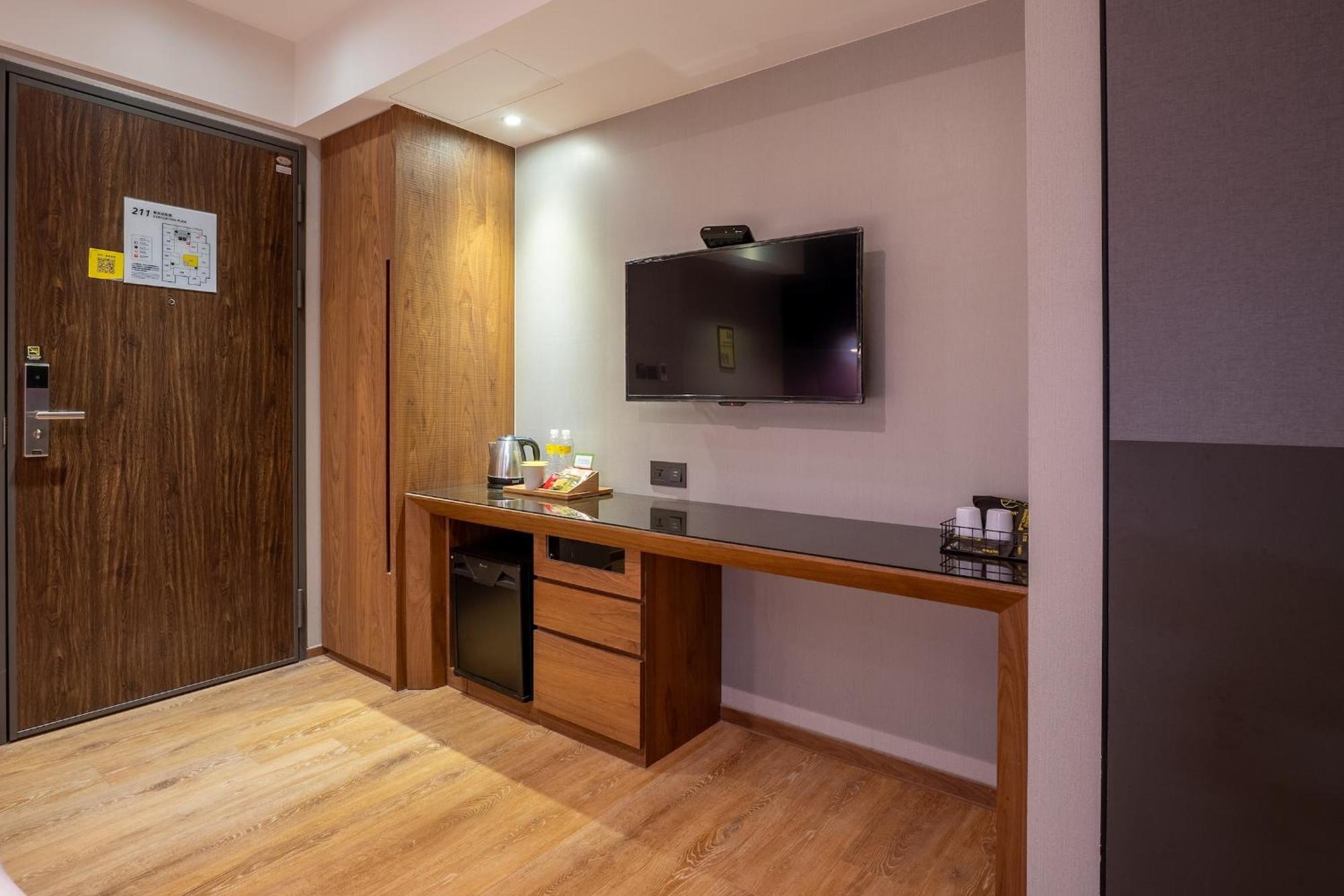 Check Inn Taichung Wenxin Zhongqing Экстерьер фото
