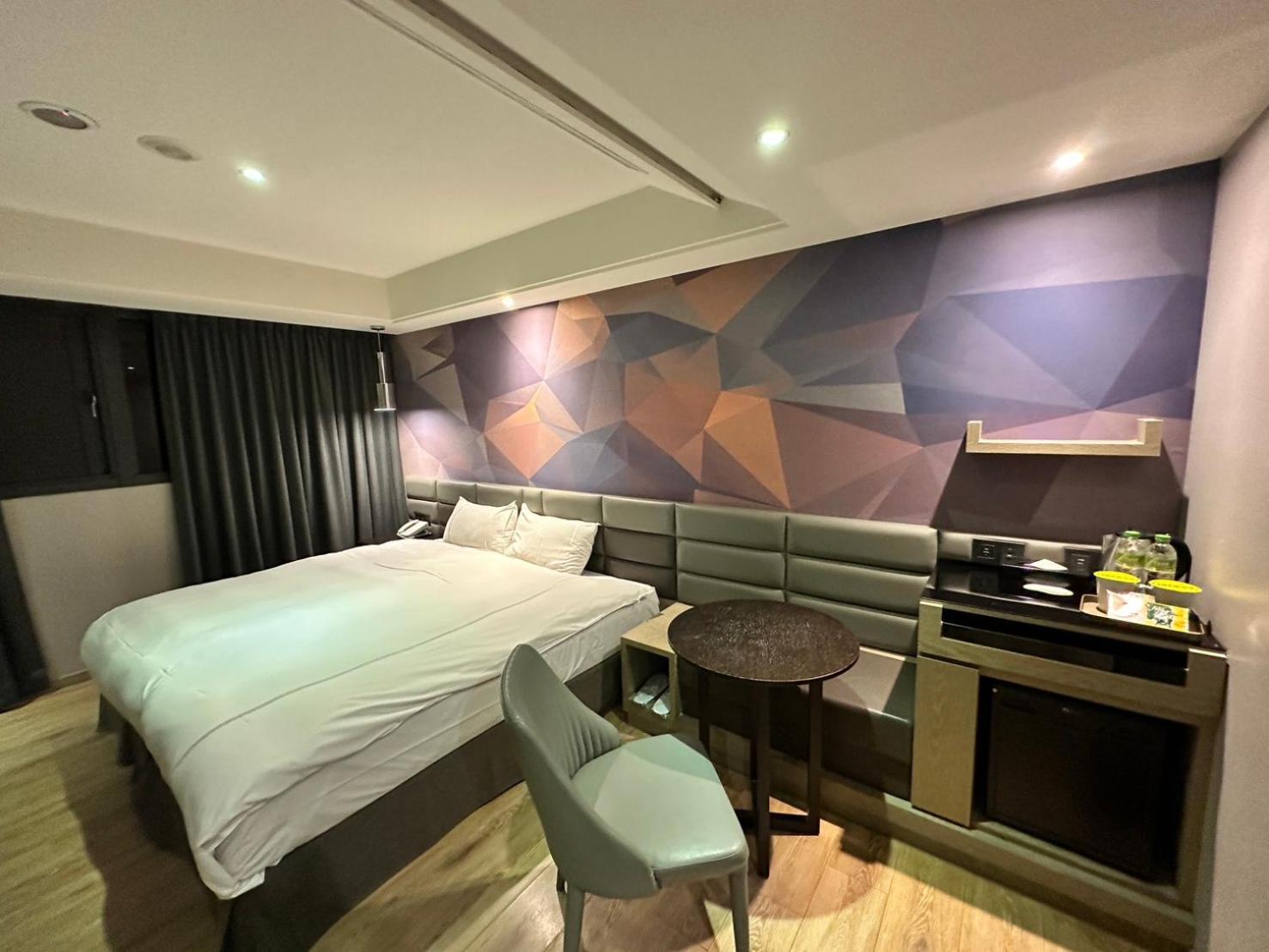 Check Inn Taichung Wenxin Zhongqing Экстерьер фото