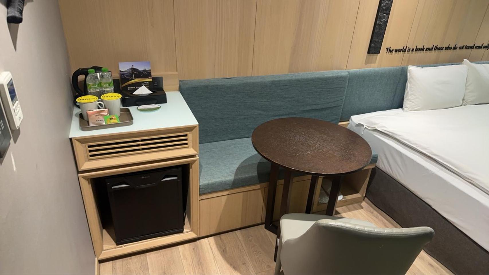 Check Inn Taichung Wenxin Zhongqing Экстерьер фото